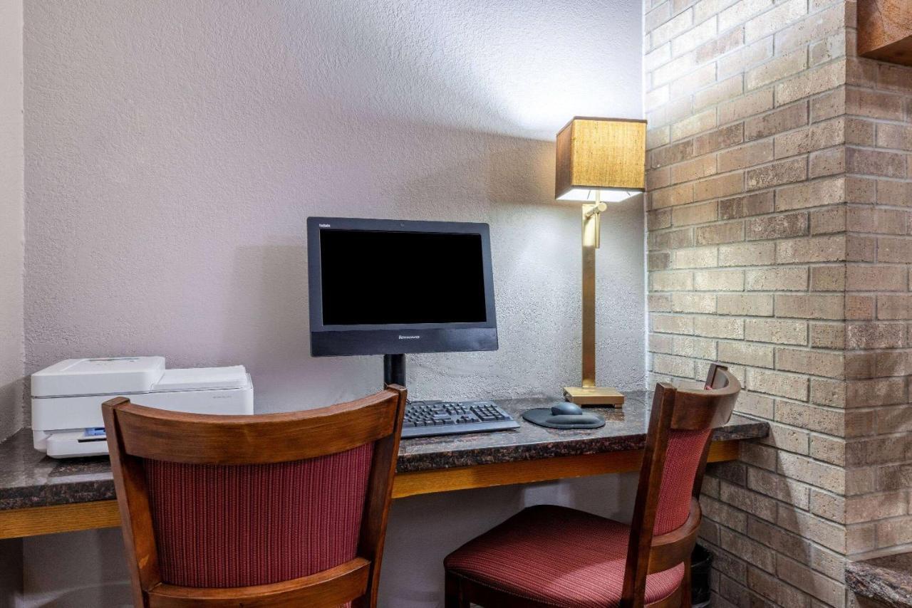 Americinn By Wyndham Dickinson Exteriér fotografie