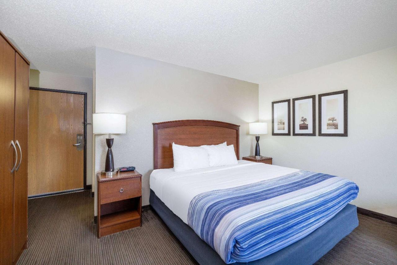 Americinn By Wyndham Dickinson Exteriér fotografie